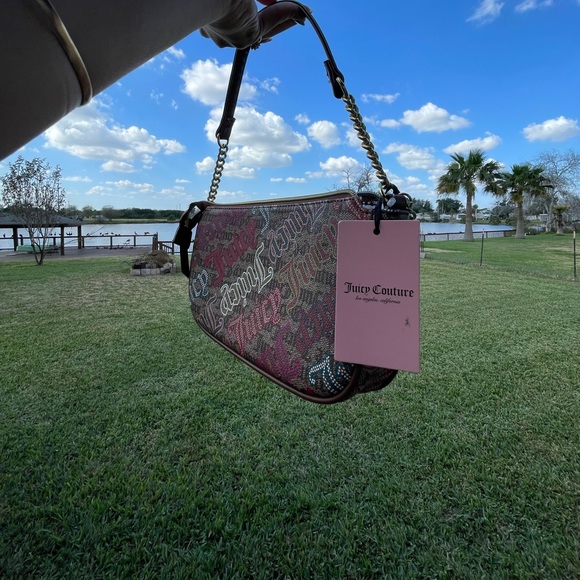 New Juicy Couture
Chestnut chino multi shoulder bag
New with tags 🤎 - Picture 4 of 6